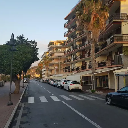 Passeggiata Al Mare 文蒂米利亚