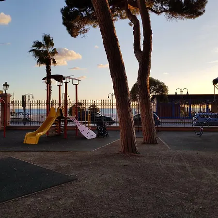 公寓 Passeggiata Al Mare 文蒂米利亚